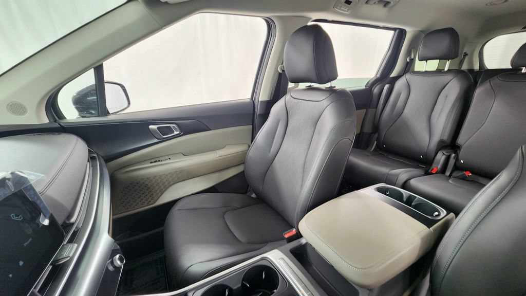 New 2026 Kia Carnival FWD image 13