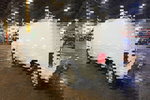 Used 2009 Ford E-350 and Econoline 350 Super Duty image 3