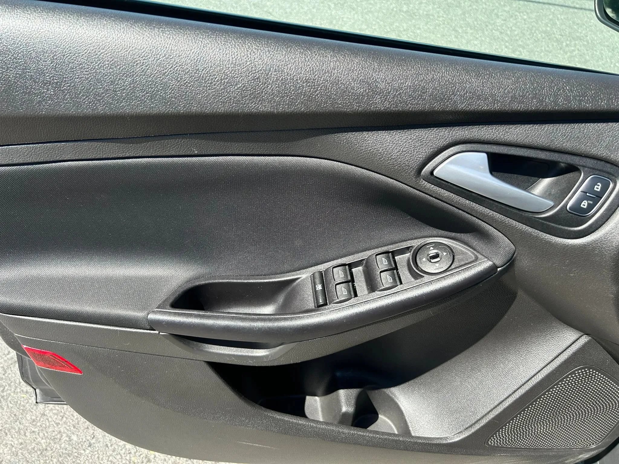Used 2015 Ford Focus SE FWD image 16
