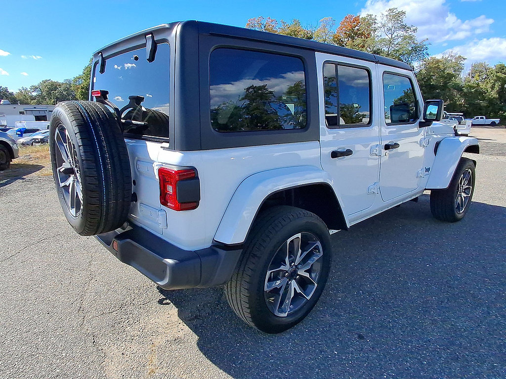 Certified 2024 Jeep Wrangler Unlimited w/ Convenience Group AWD/4WD image 31