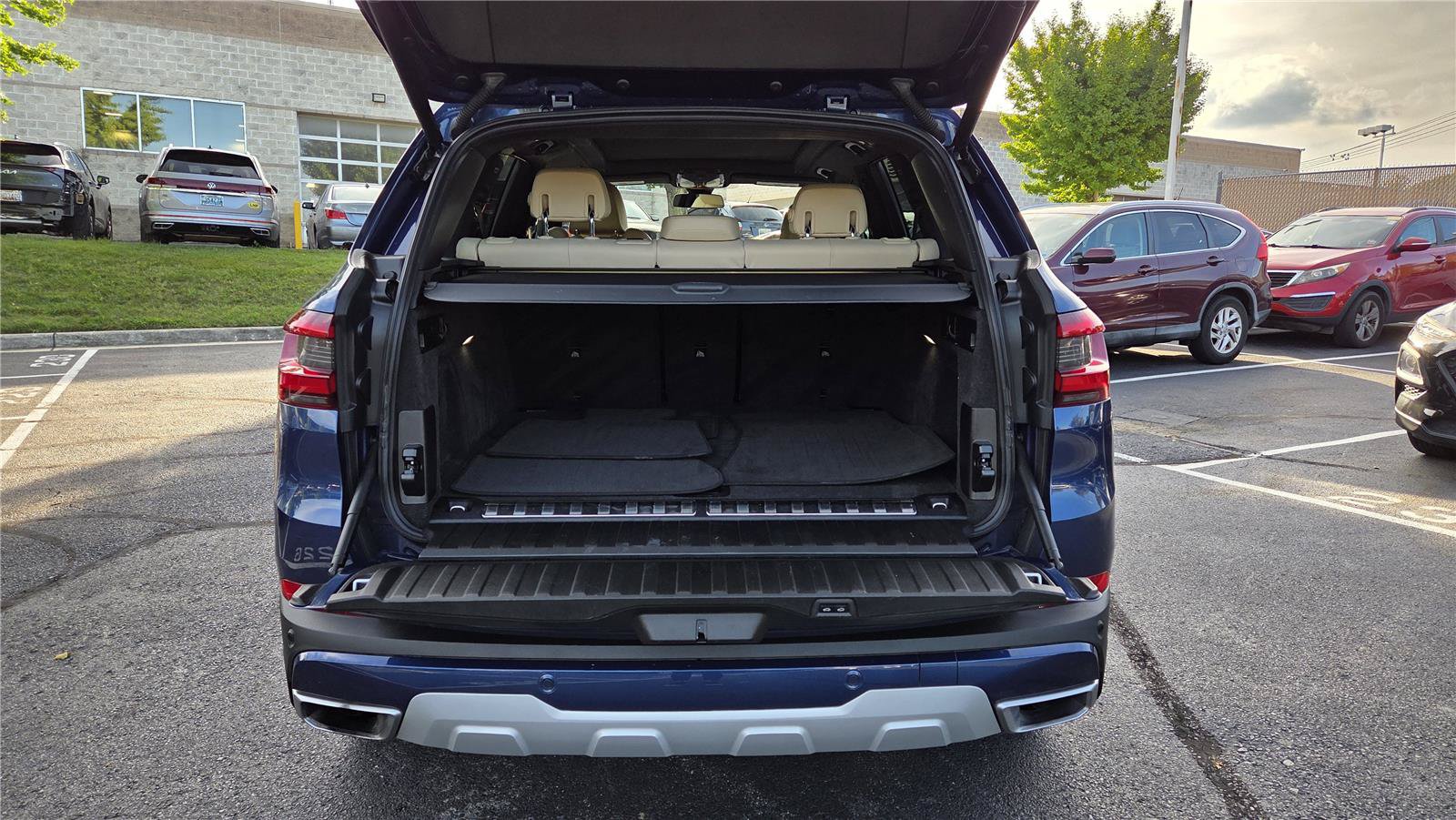 Used 2022 BMW X5 xDrive45e w/ Climate Comfort Package AWD/4WD image 5