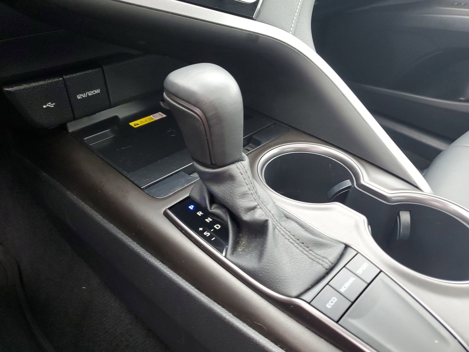 Used 2023 Toyota Camry SE w/ Cold Weather Package image 29