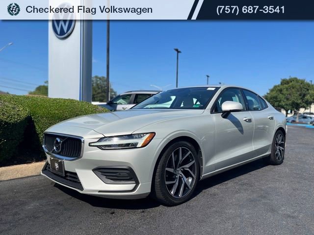 Used 2020 Volvo S60 T5 Momentum FWD image 1