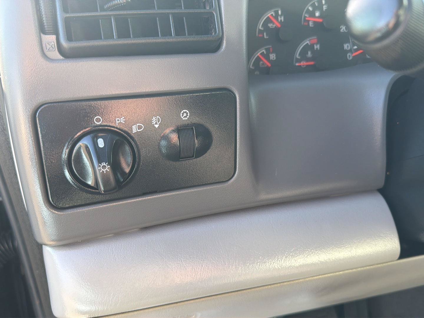 Used 2001 Ford F350 XLT AWD/4WD image 11