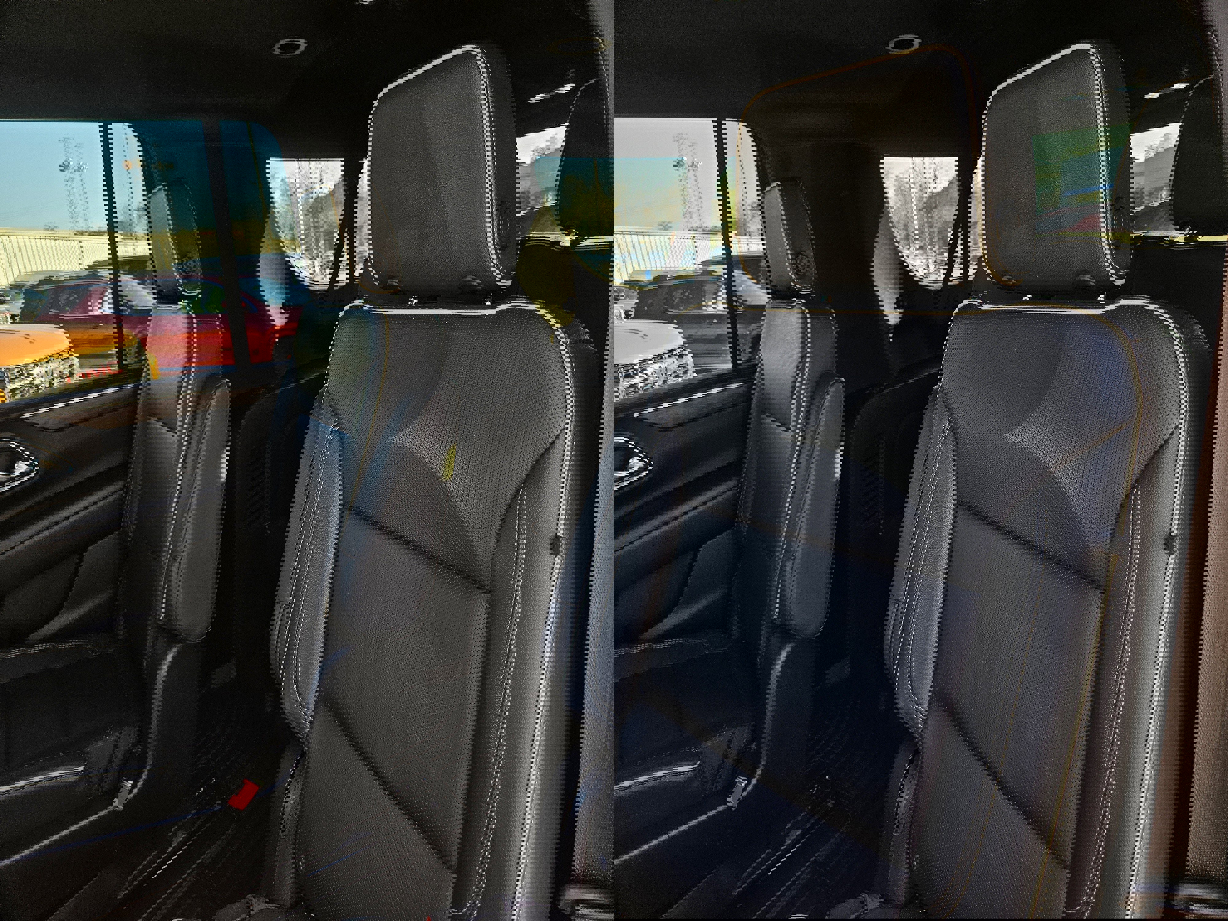 Used 2023 Chevrolet Suburban Premier image 27