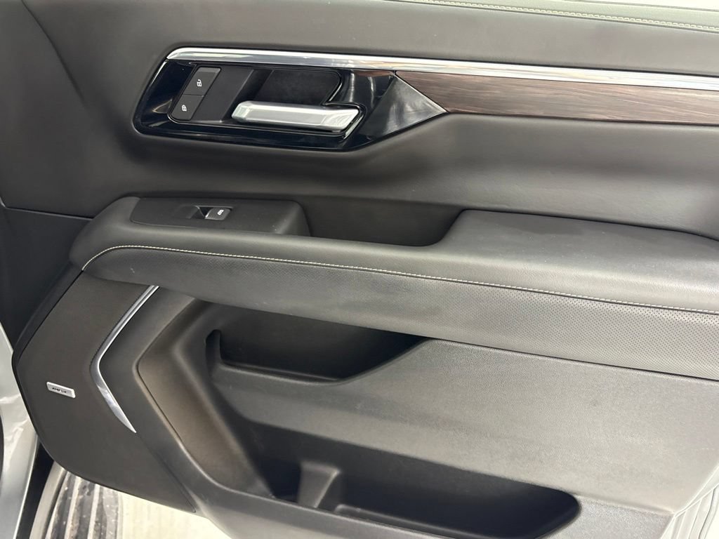 Certified 2025 Chevrolet Suburban Premier RWD image 16