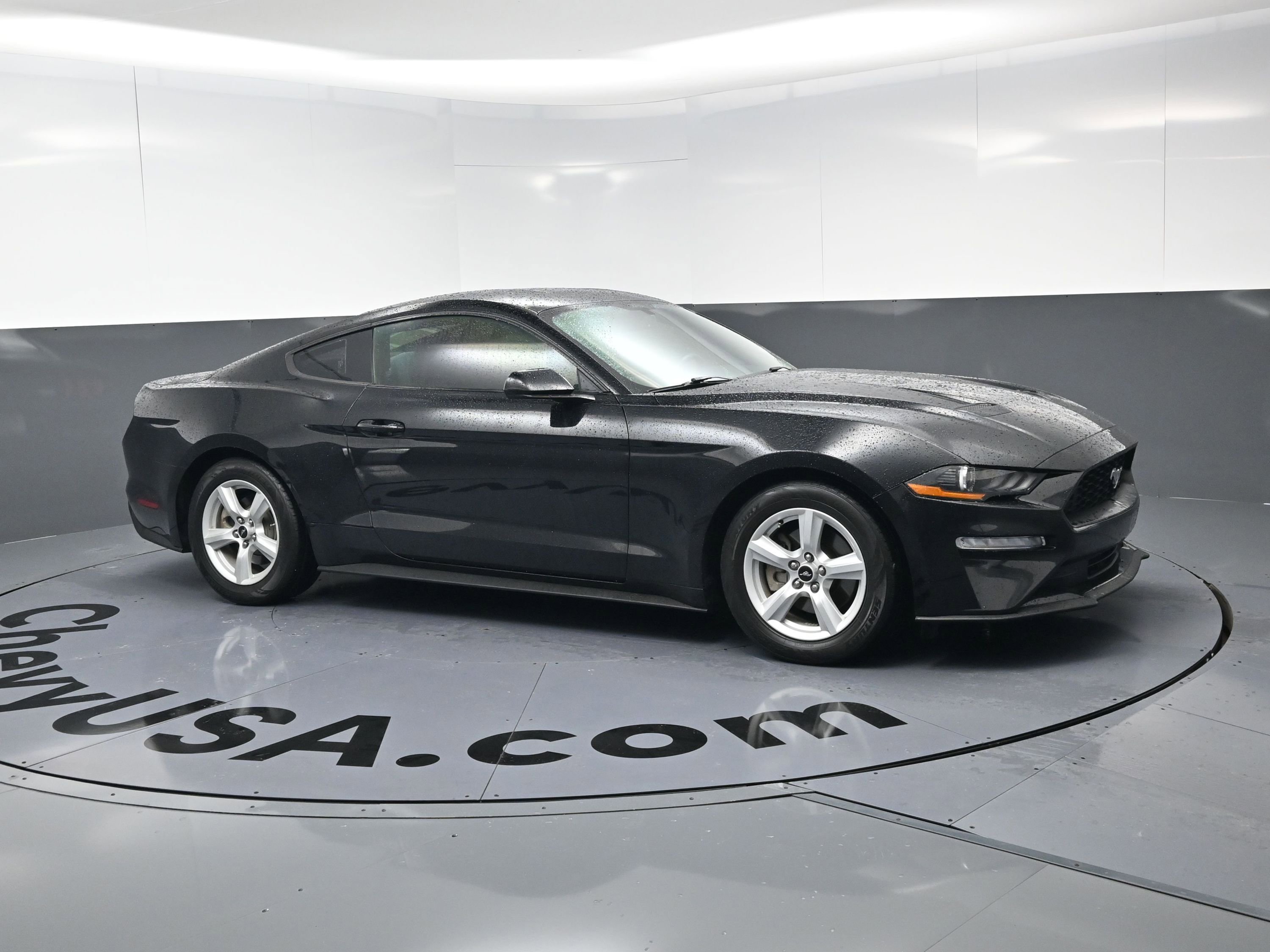 Used 2018 Ford Mustang Coupe image 2