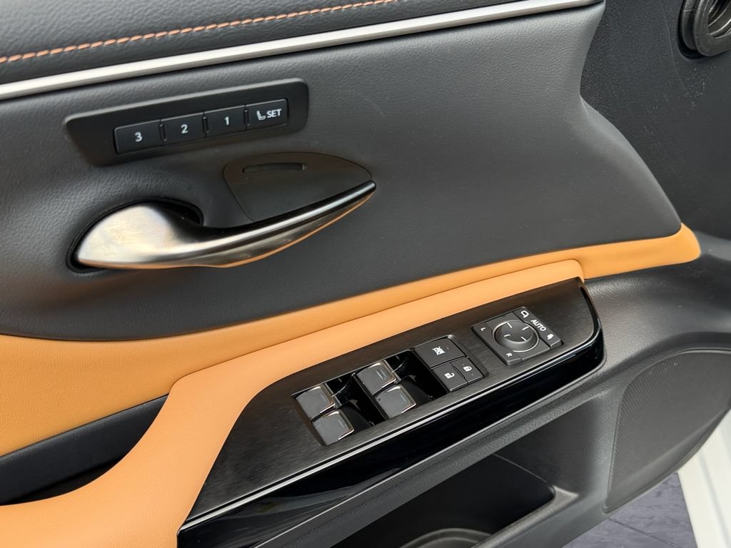 Certified 2025 Lexus ES 350 w/ Premium Package FWD image 13