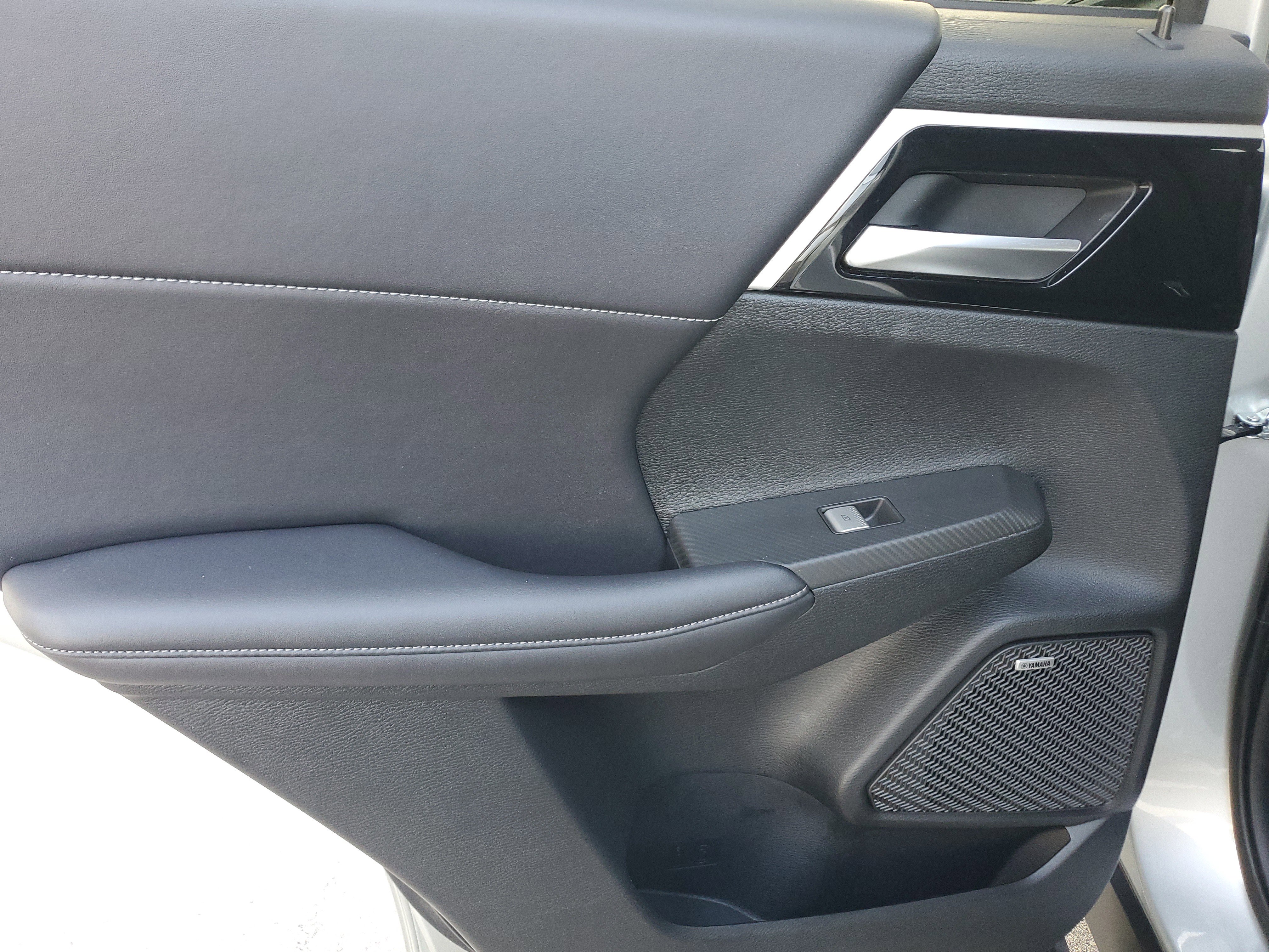 Used 2025 Mitsubishi Outlander SE image 30