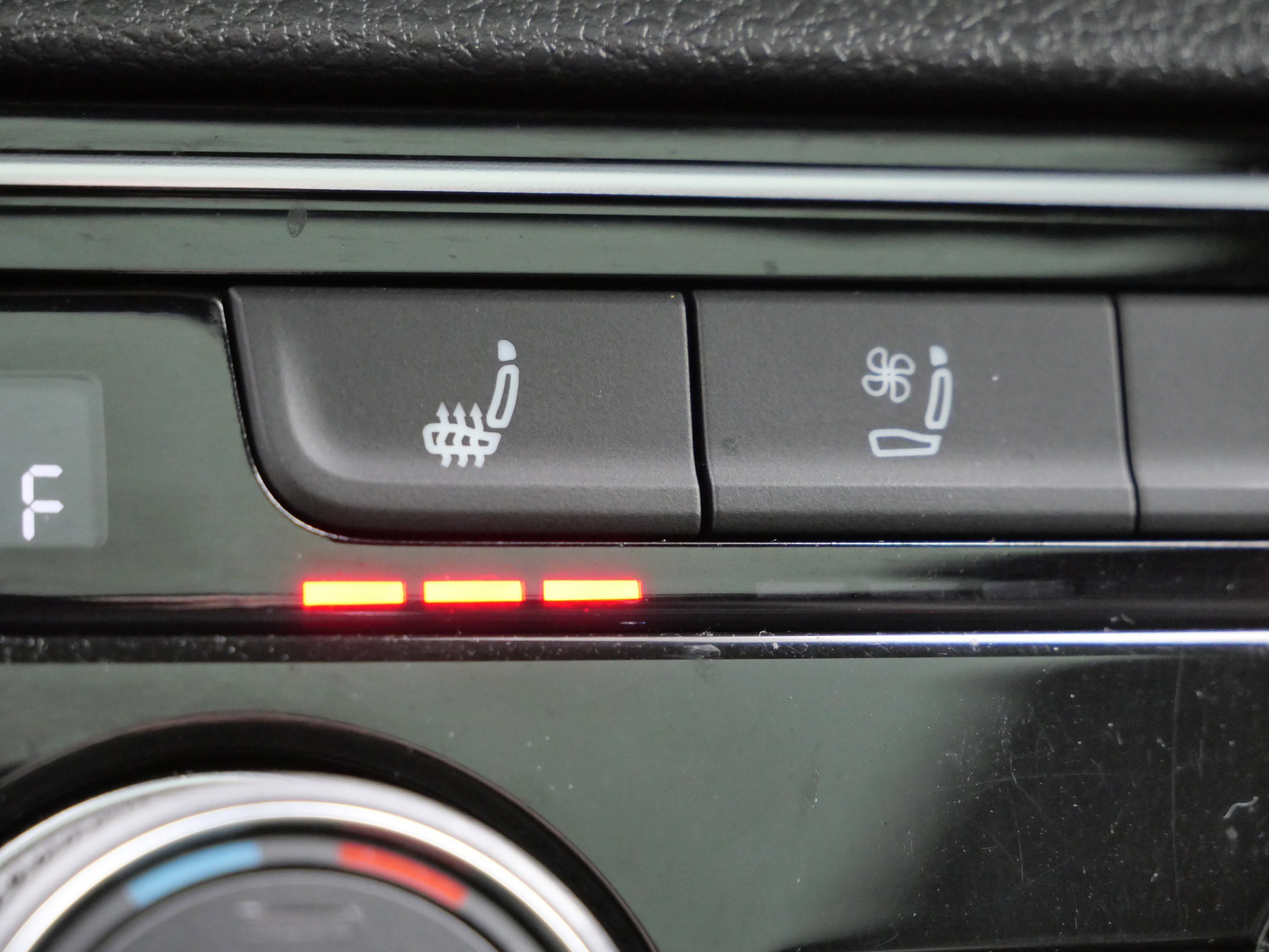 Certified 2023 Volkswagen Atlas Cross Sport SEL Premium R-Line image 30