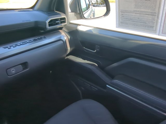 Certified 2025 Toyota Tacoma SR5 AWD/4WD image 18