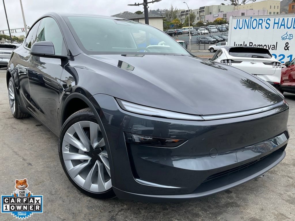 Used 2026 Tesla Model Y AWD image 1