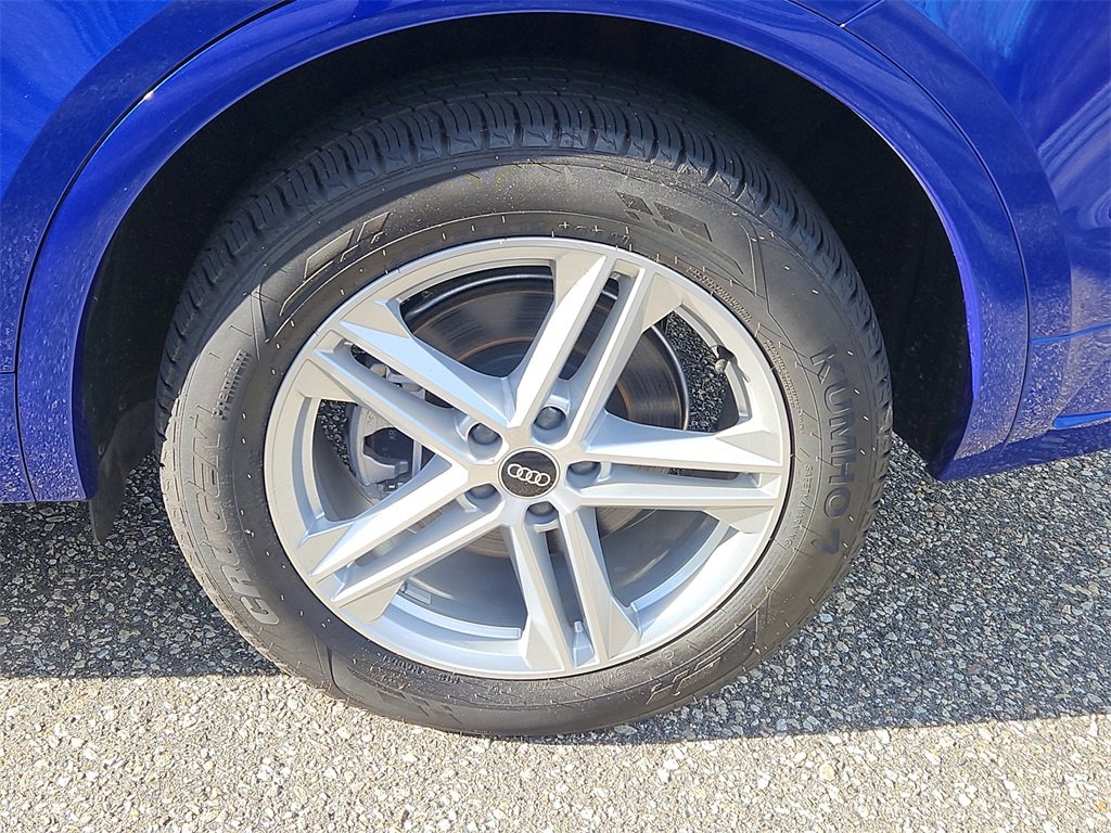 Used 2024 Audi Q5 e Premium w/ Convenience Package image 8