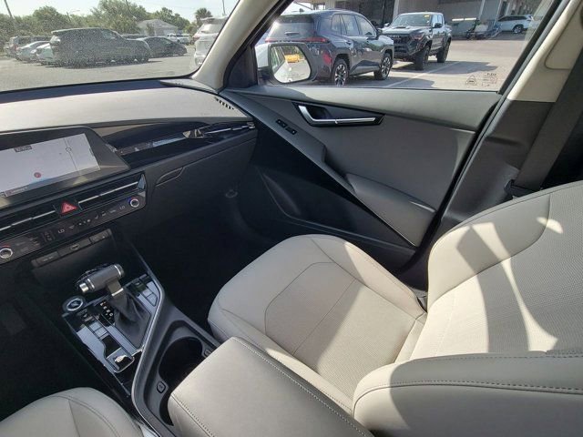 Used 2025 Kia Niro EX FWD image 3