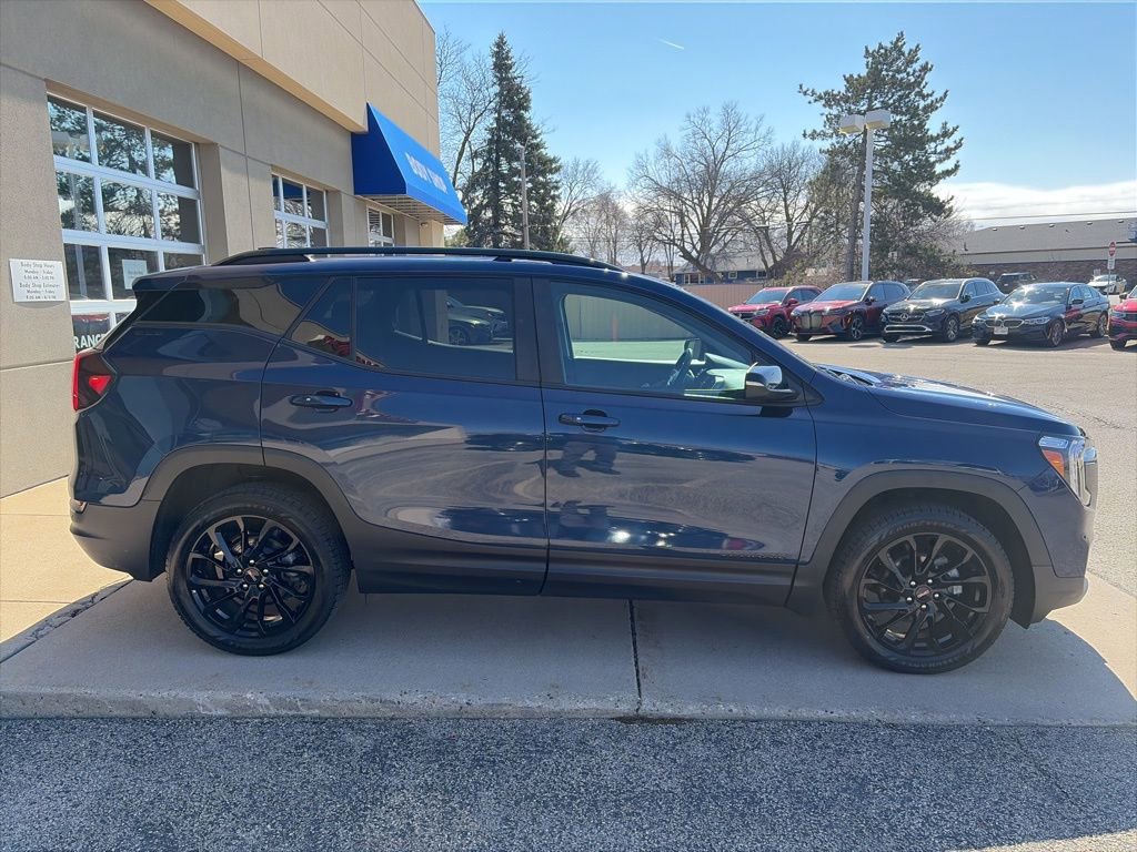 Used 2023 GMC Terrain SLE w/ Elevation Edition image 9