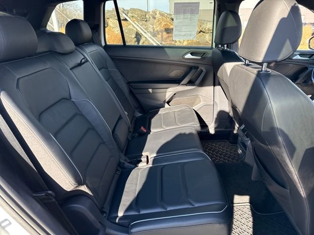 Used 2019 Volkswagen Tiguan SEL Premium R-Line image 11