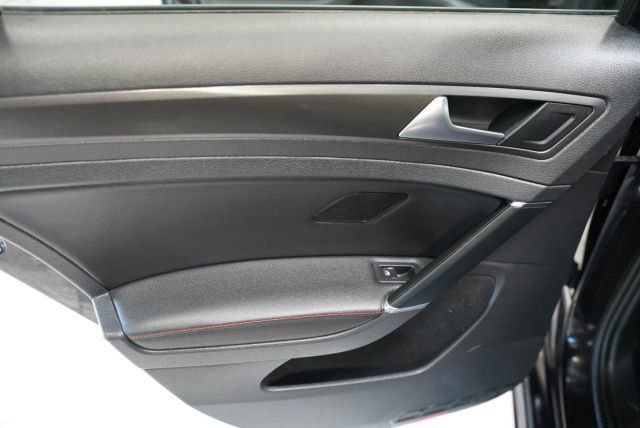 Used 2018 Volkswagen GTI Autobahn FWD image 33