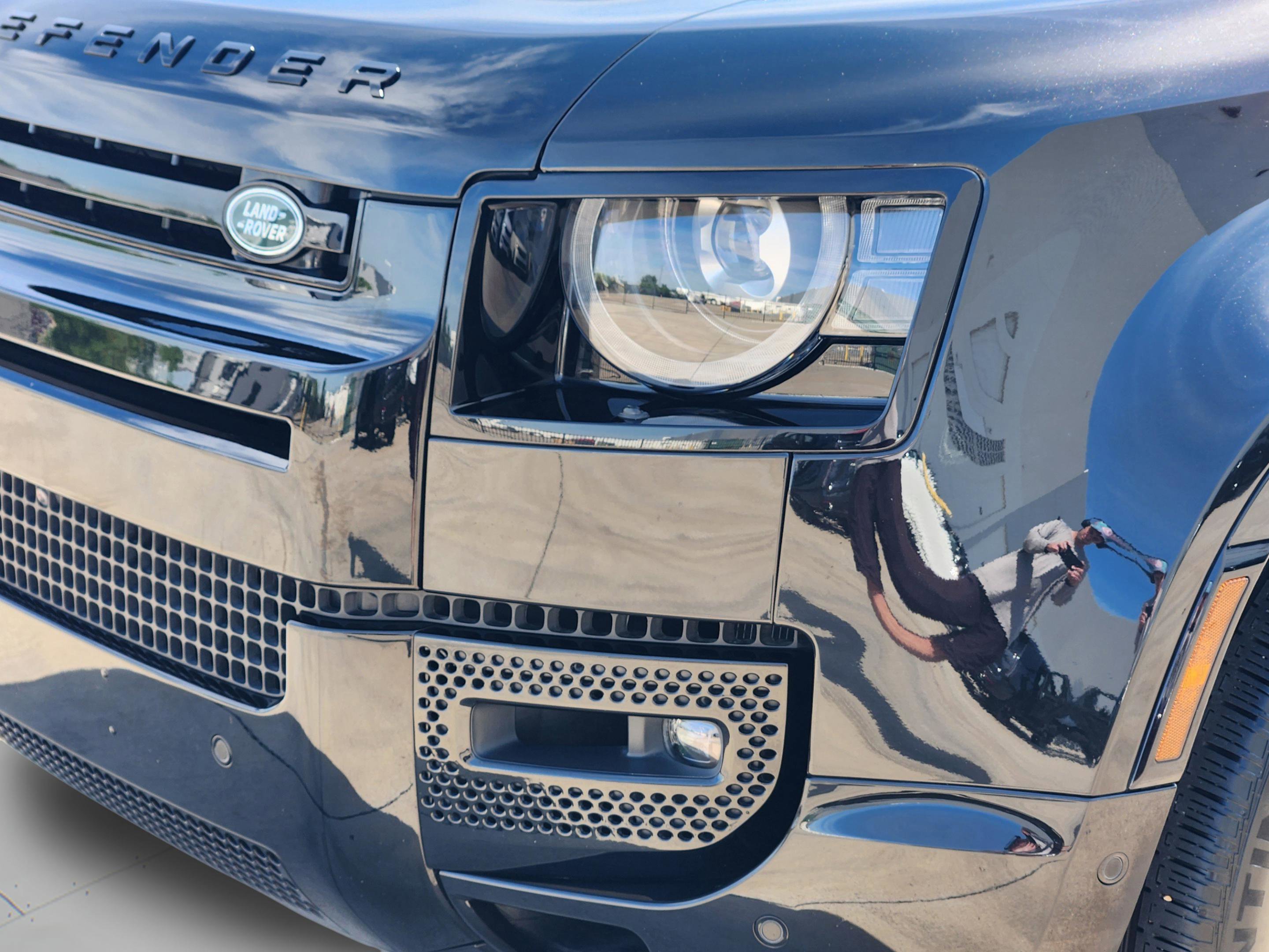 Certified 2024 Land Rover Defender 110 X AWD/4WD image 30