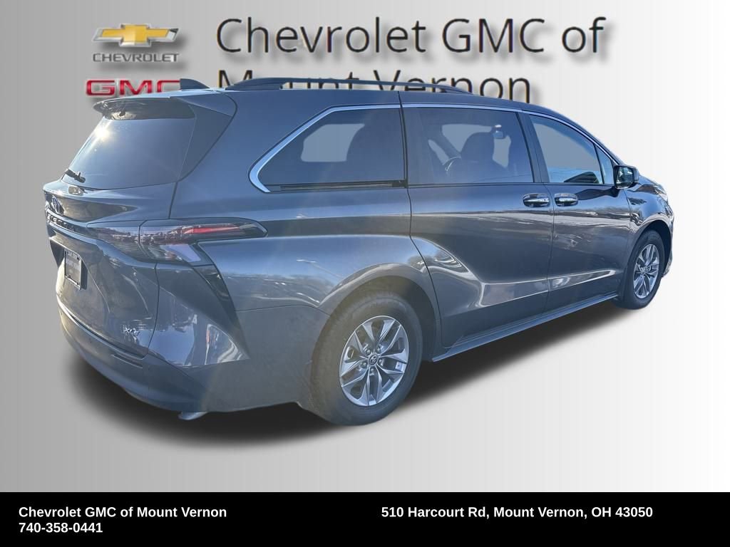 Used 2025 Toyota Sienna XLE w/ XLE Plus Package image 5