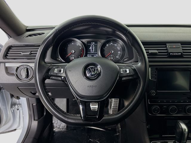 Used 2018 Volkswagen Passat 3.6 image 11