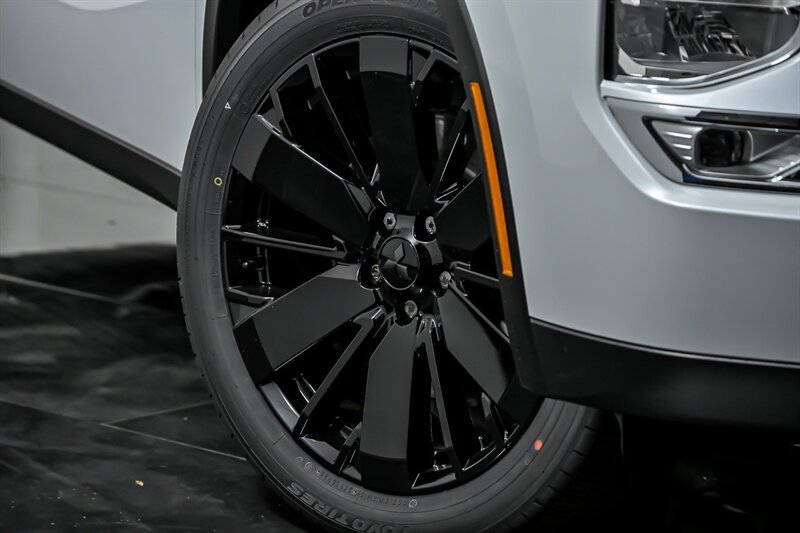 New 2026 Mitsubishi Outlander LE FWD image 3