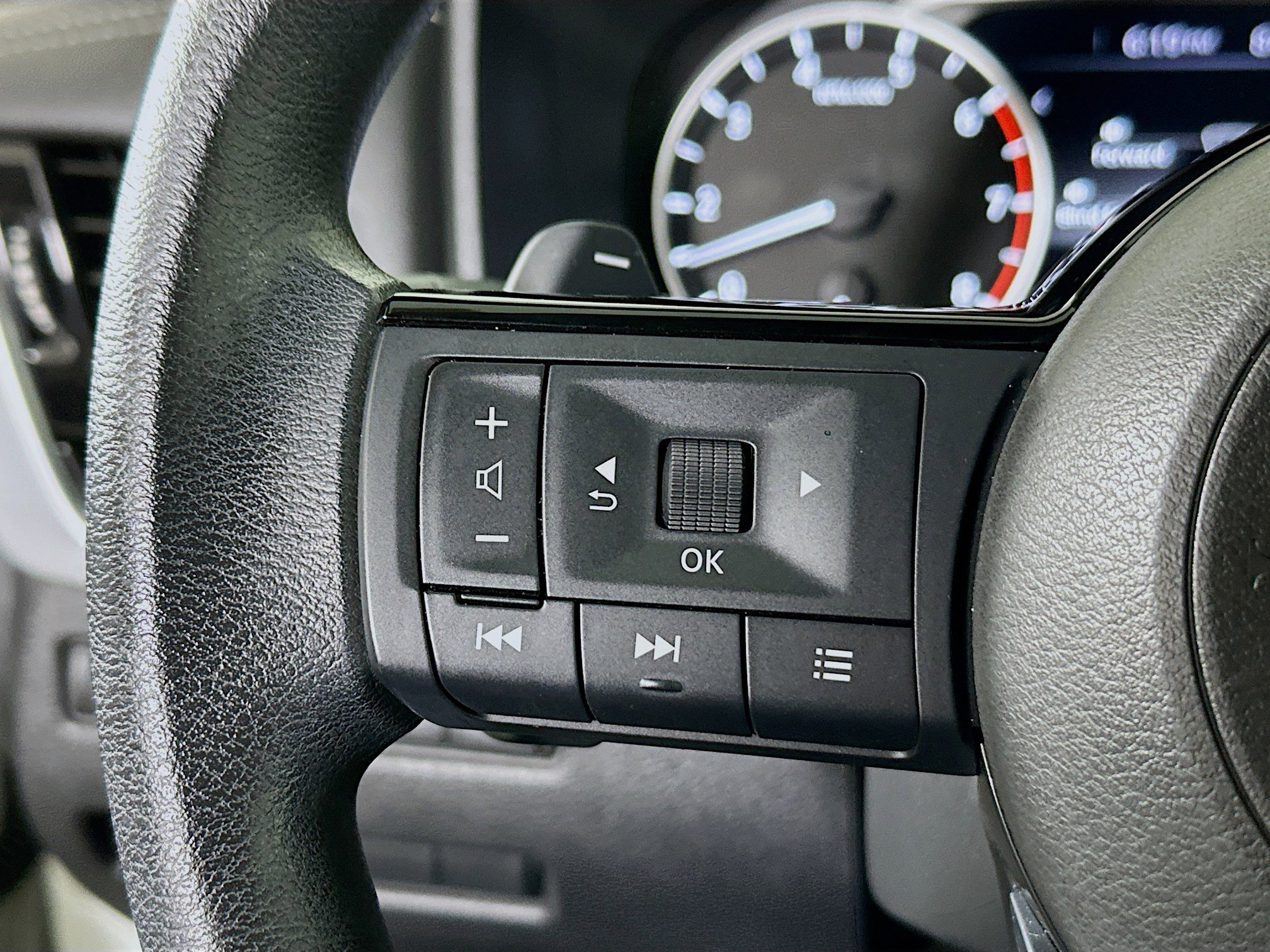 Used 2021 Nissan Rogue SV image 16