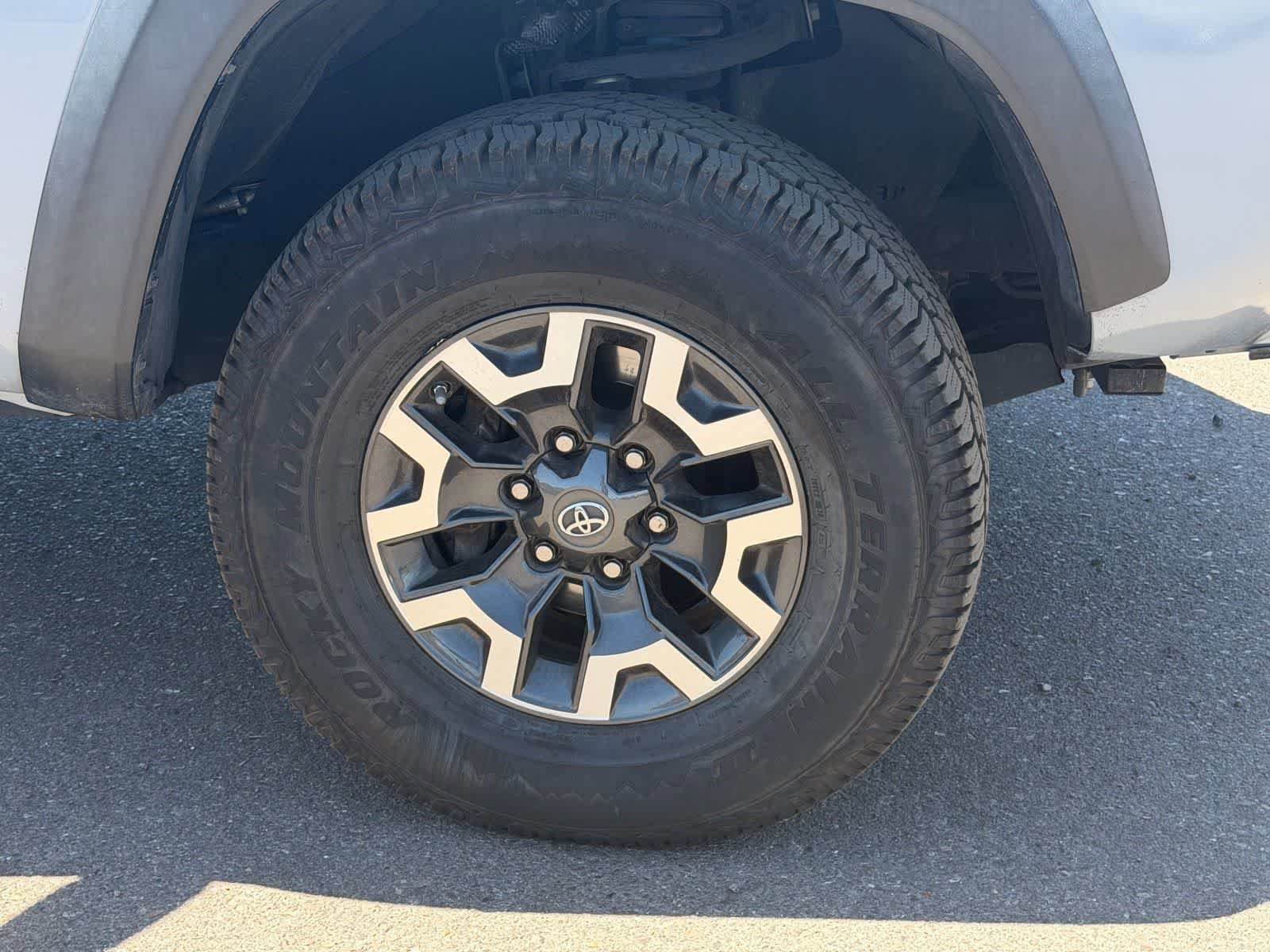 Used 2019 Toyota Tacoma TRD Off-Road AWD/4WD image 6