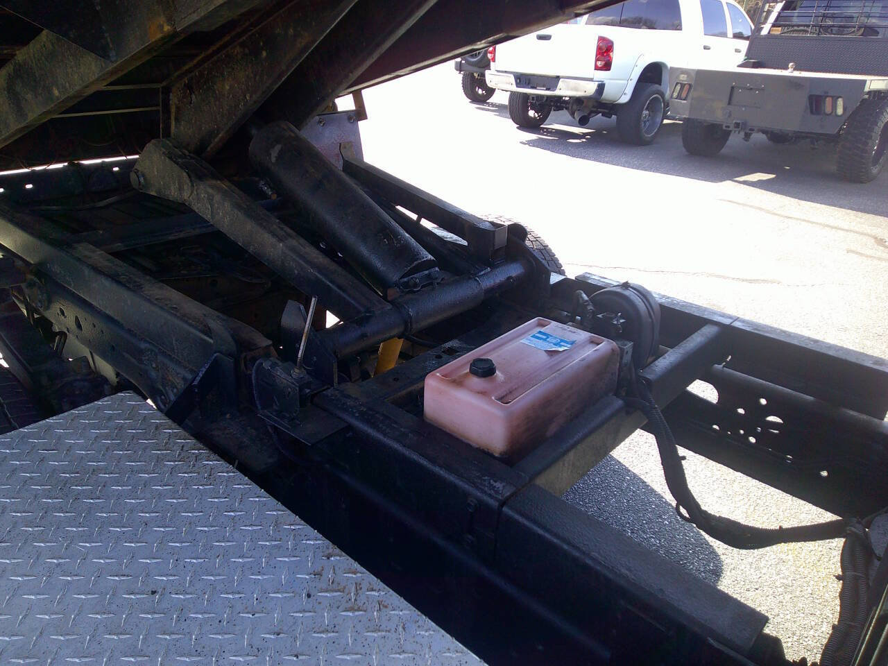 Used 2005 Ford F350 4x4 Regular Cab DRW Super Duty image 15