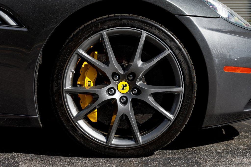 Used 2010 Ferrari California image 17