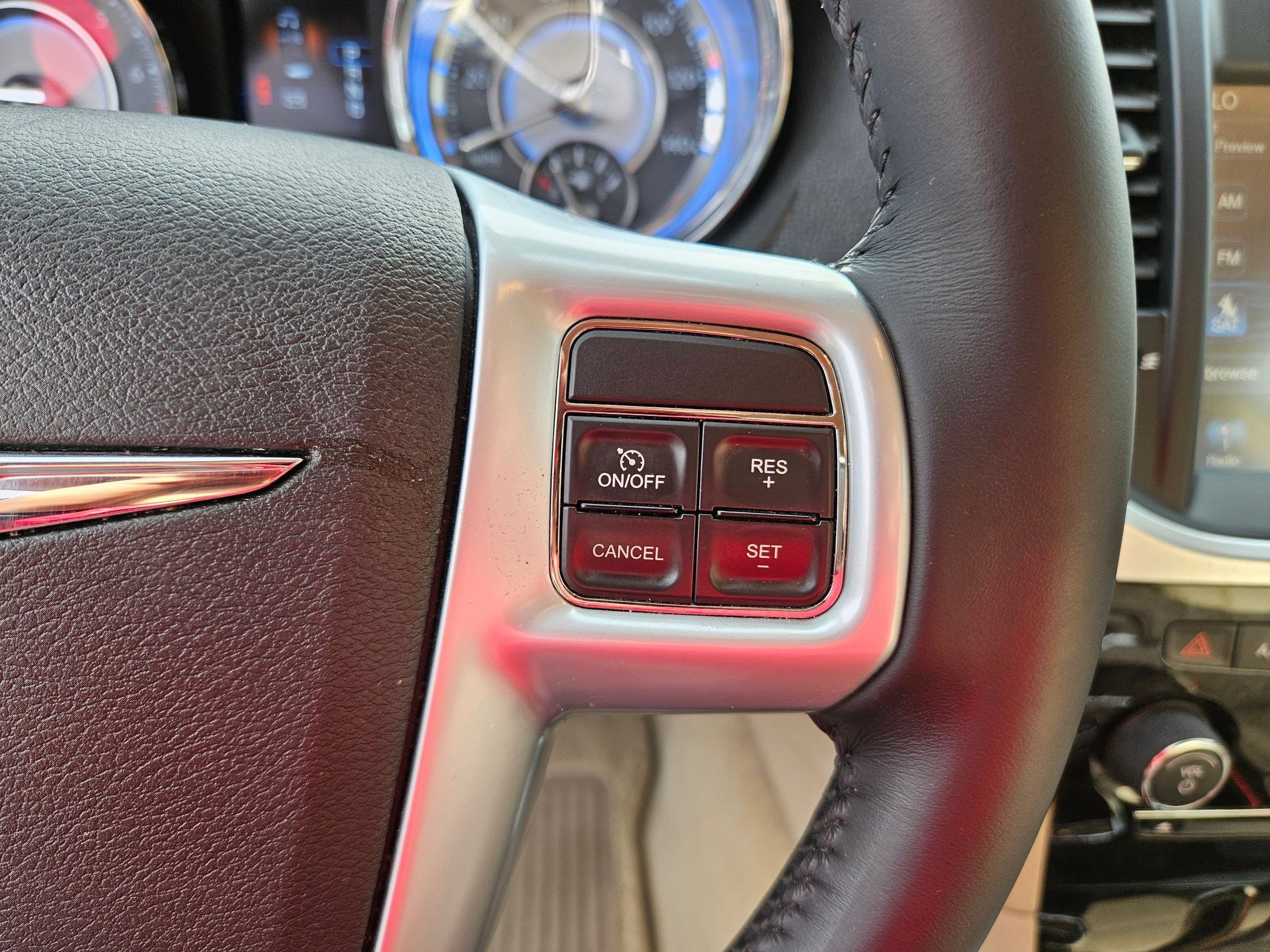 Used 2013 Chrysler 300 w/ Driver Convenience Group image 18