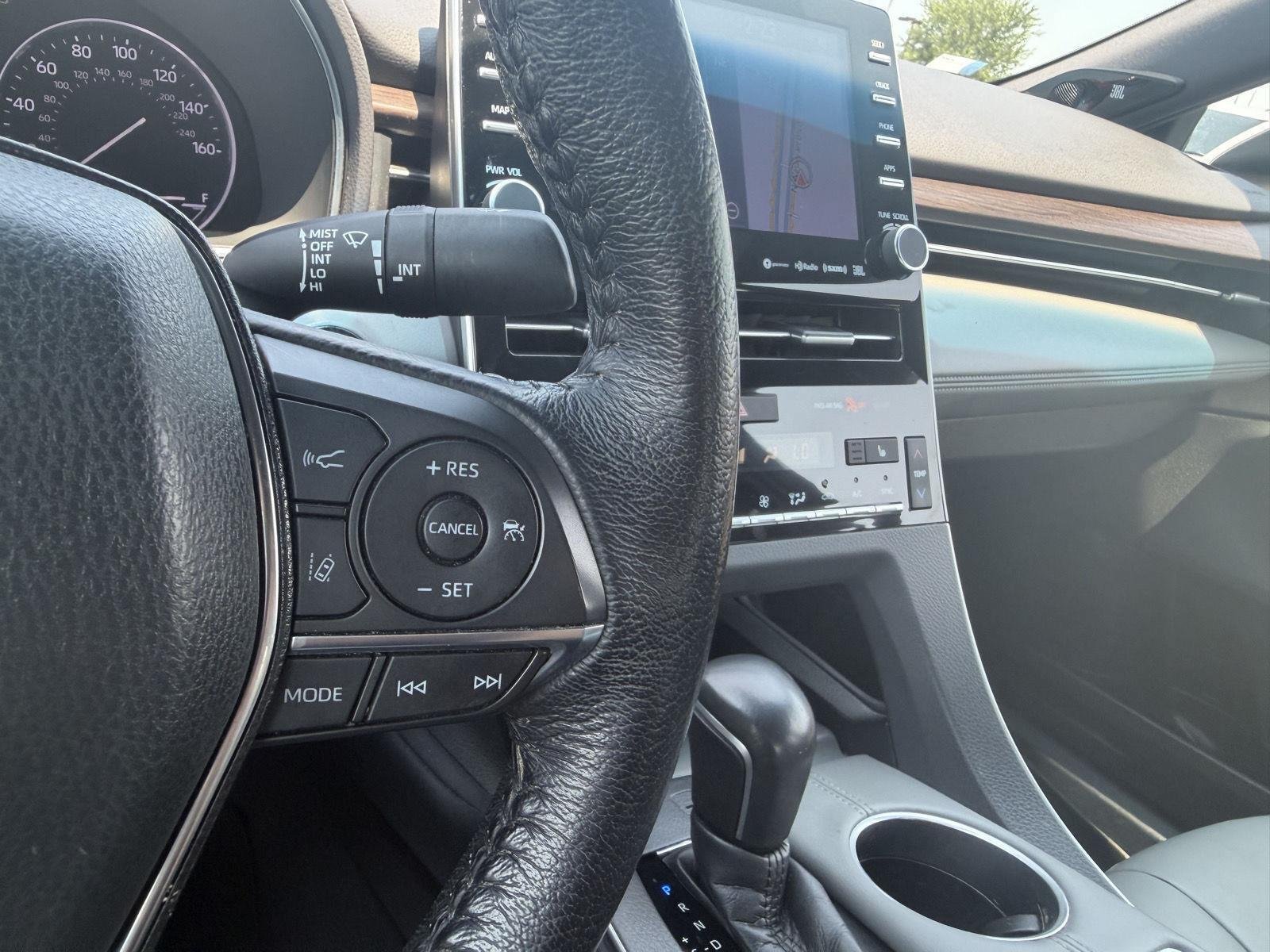 Used 2020 Toyota Avalon XLE w/ Moonroof Package FWD image 22