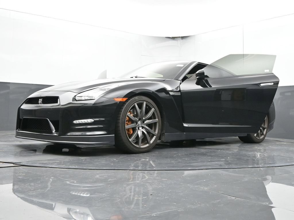 Used 2014 Nissan GT-R Premium image 65