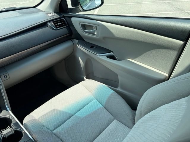 Used 2016 Toyota Camry LE FWD image 30