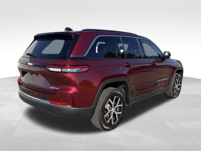 Used 2024 Jeep Grand Cherokee Limited w/ Trailer Tow Package AWD/4WD image 17