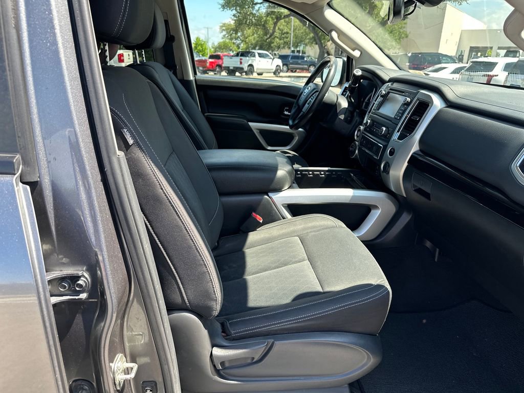 Used 2017 Nissan Titan SV AWD/4WD image 40