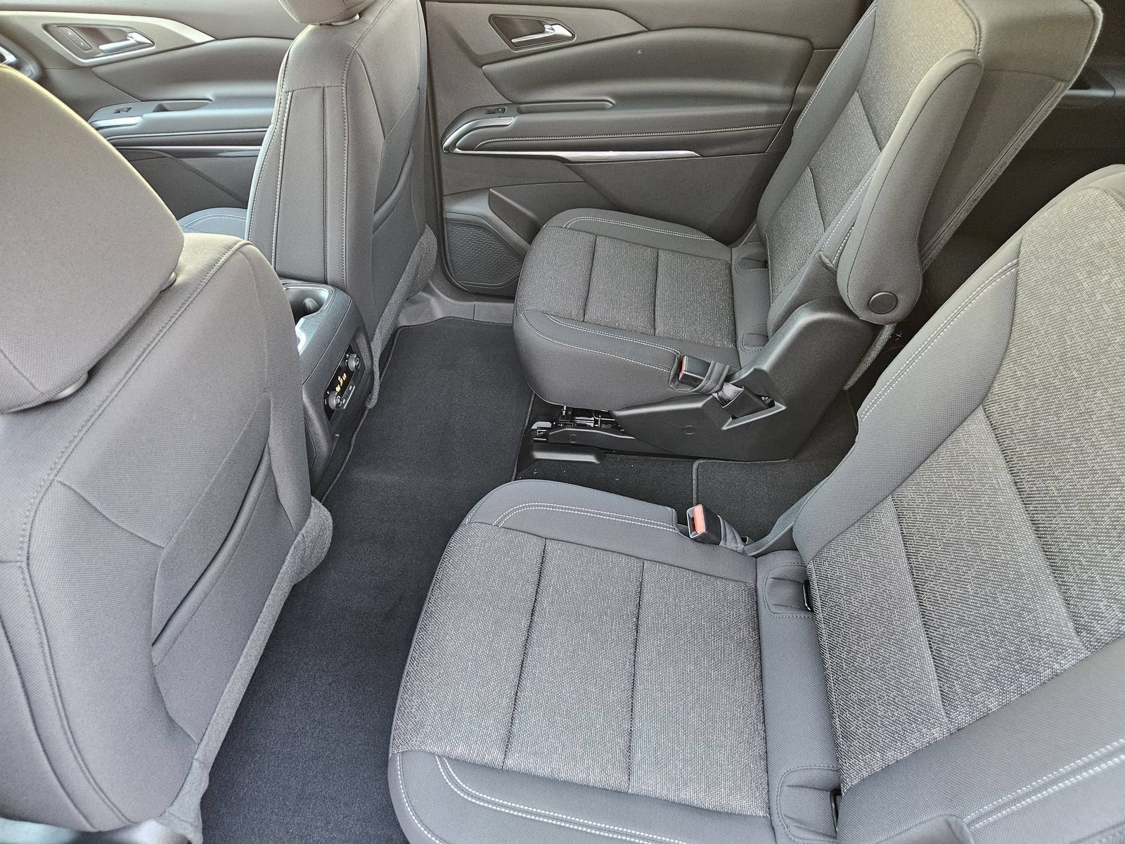 New 2027 Chevrolet Traverse LT w/ Midnight/Sport Edition FWD image 27