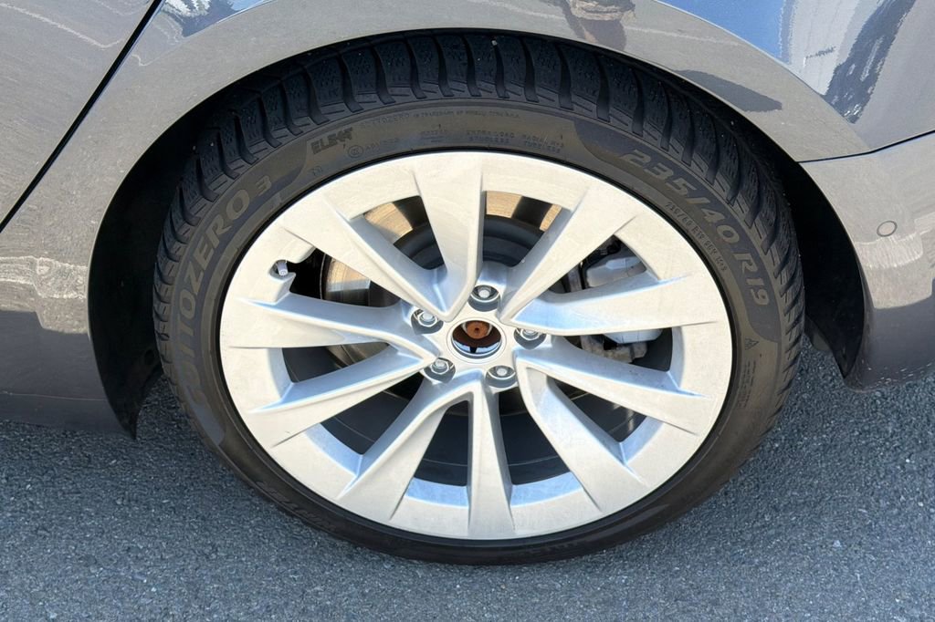 Used 2022 Tesla Model 3 Long Range AWD/4WD image 4