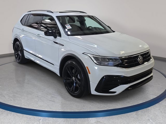Used 2024 Volkswagen Tiguan SE R-Line FWD image 4