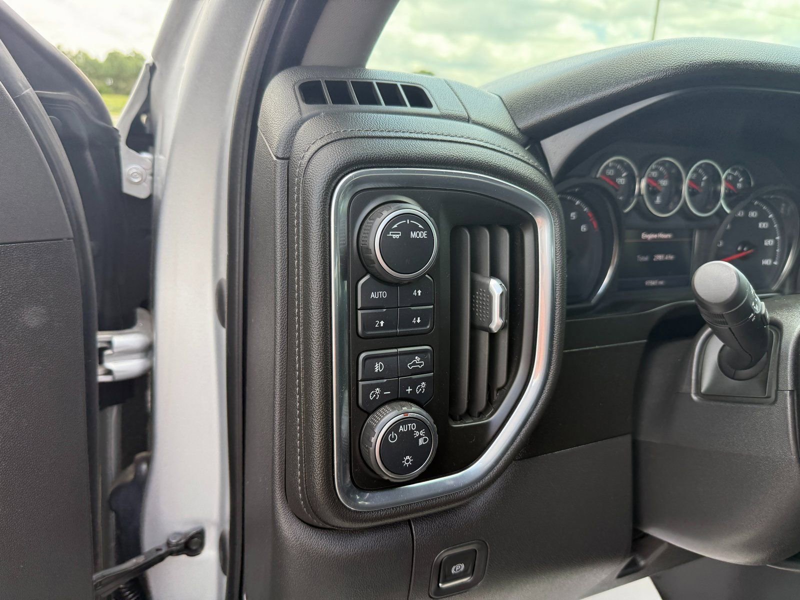 Used 2021 Chevrolet Silverado 1500 LT Trail Boss w/ LPO, Dark Essentials Package image 13