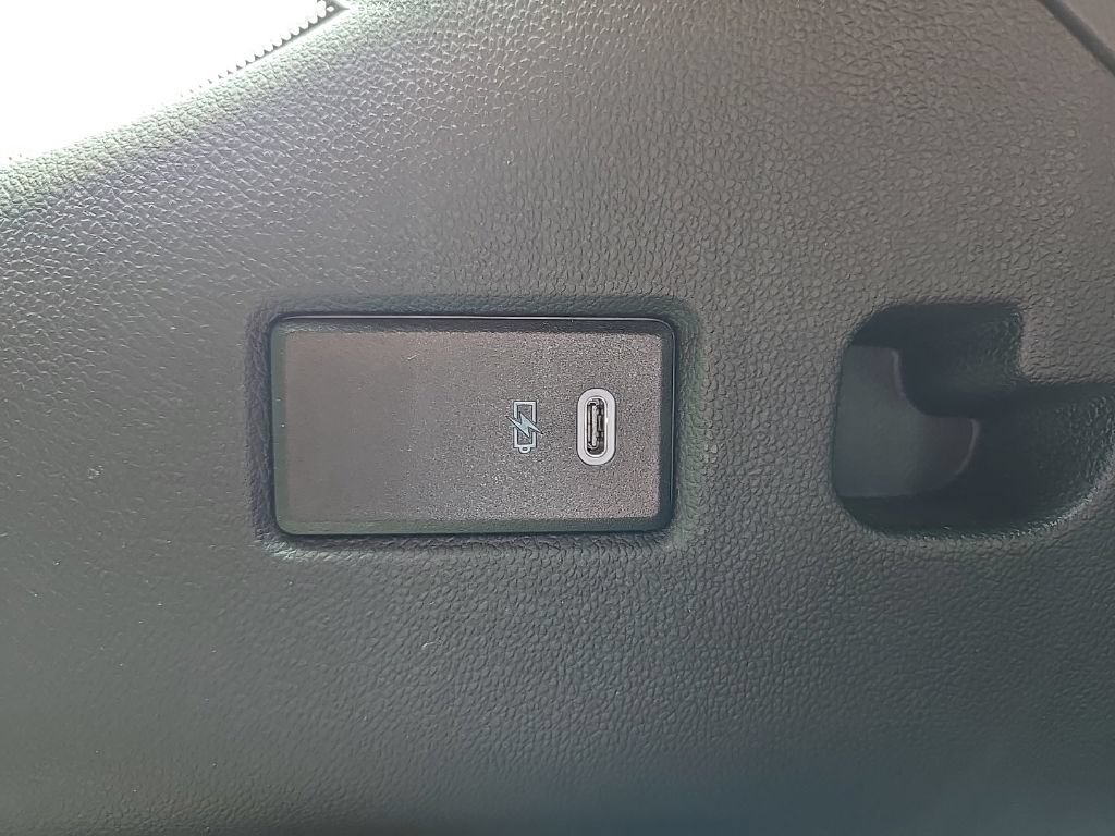 Used 2023 GMC Yukon Denali Ultimate w/ LPO, Floor Liner Package AWD/4WD image 64