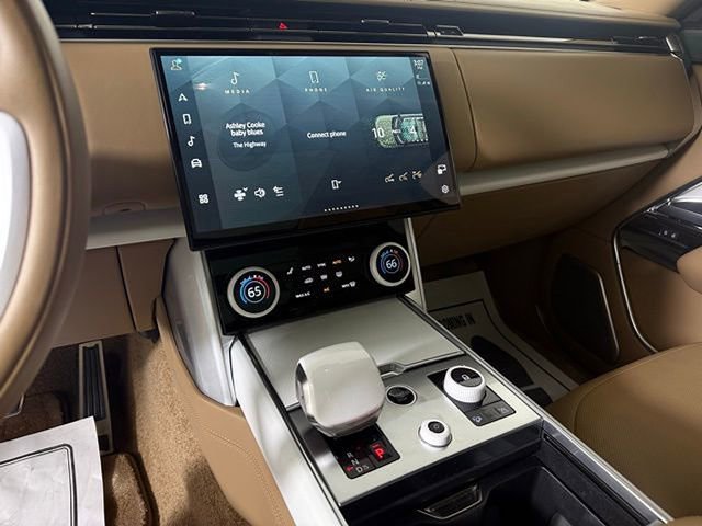 Used 2023 Land Rover Range Rover SV image 40