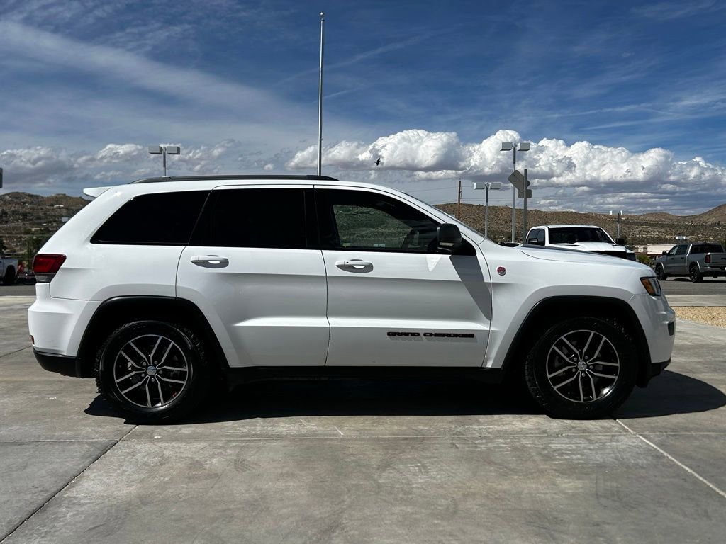 Used 2017 Jeep Grand Cherokee Trailhawk image 9