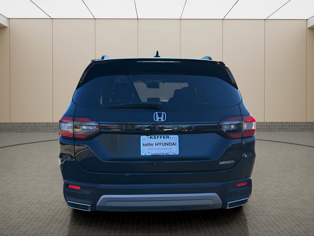 Used 2023 Honda Pilot Touring image 4