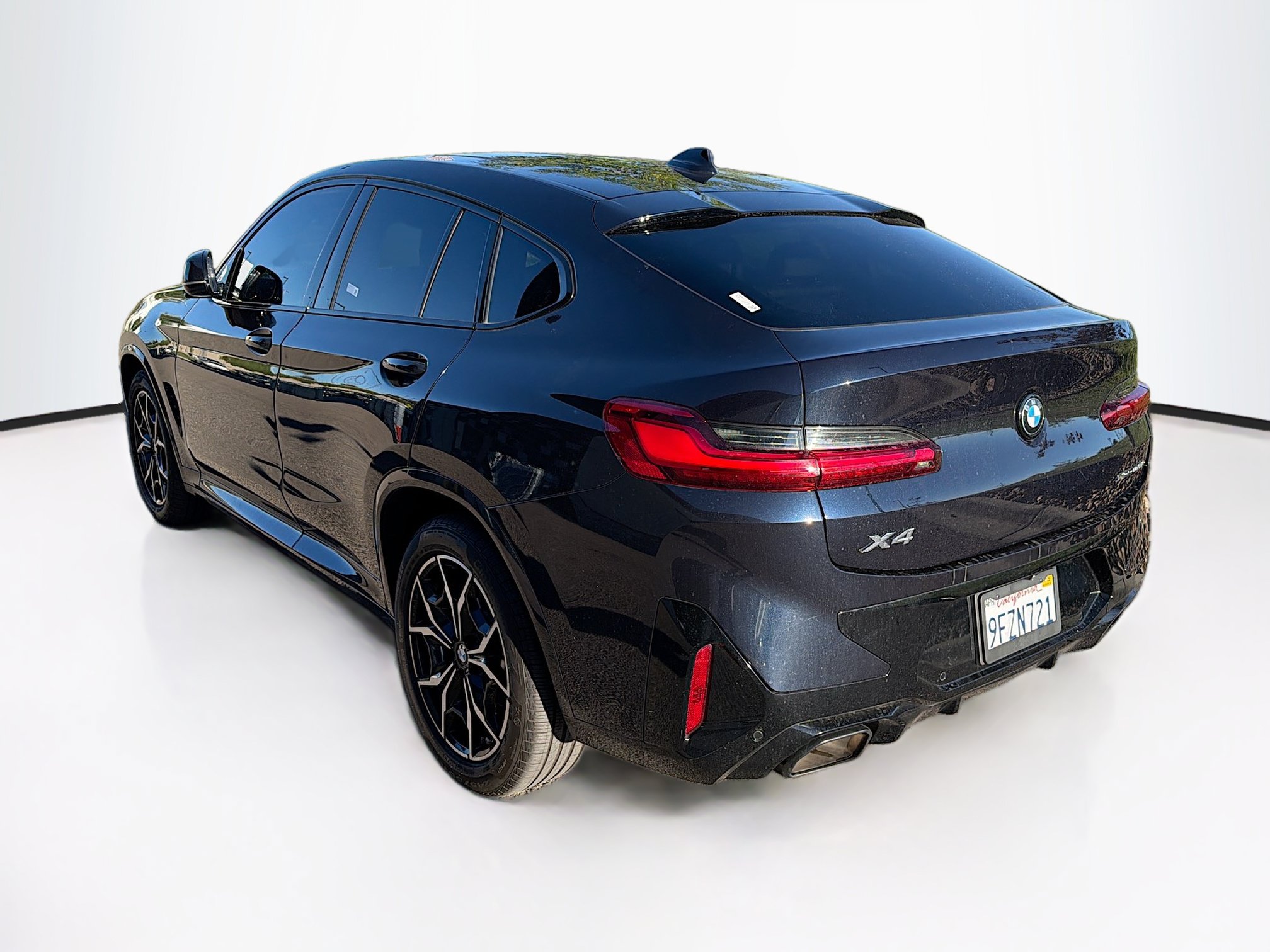 Used 2023 BMW X4 xDrive30i w/ M Sport Package AWD/4WD image 5