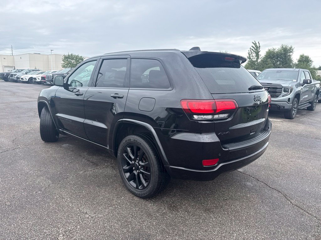 Used 2021 Jeep Grand Cherokee Laredo X AWD/4WD image 3