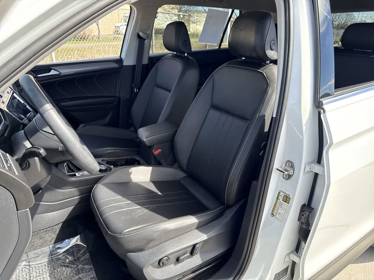 Used 2024 Volkswagen Tiguan SE image 11