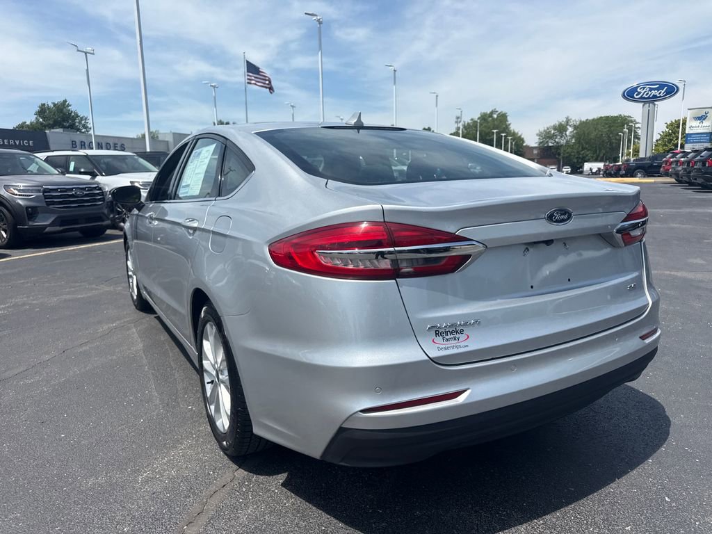 Used 2019 Ford Fusion SE FWD image 9