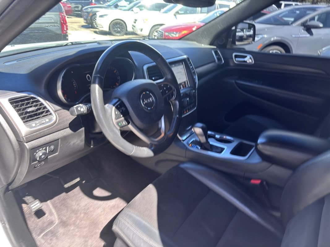 Used 2018 Jeep Grand Cherokee Altitude AWD/4WD image 32