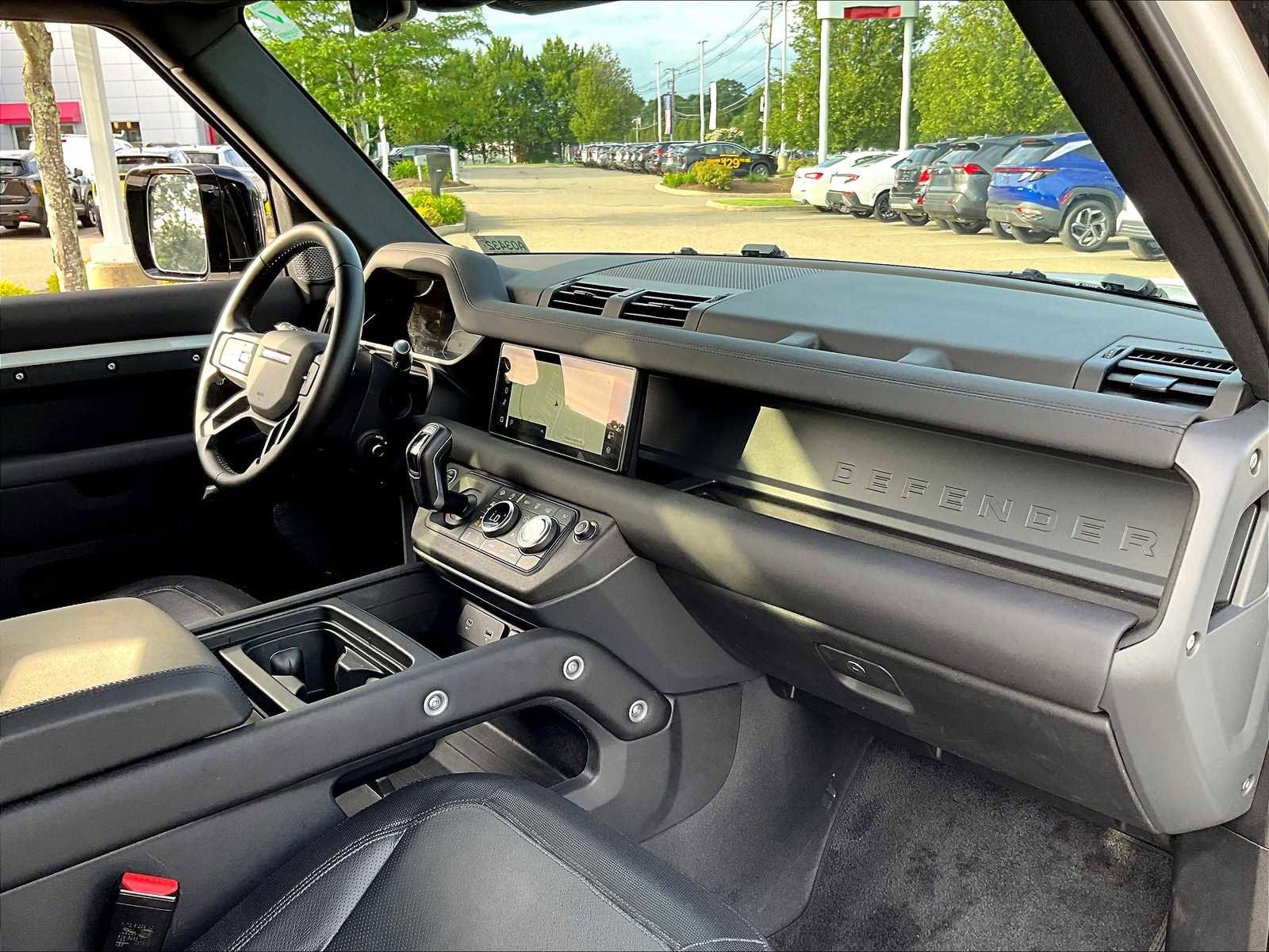 Used 2024 Land Rover Defender 90 X-Dynamic SE image 14