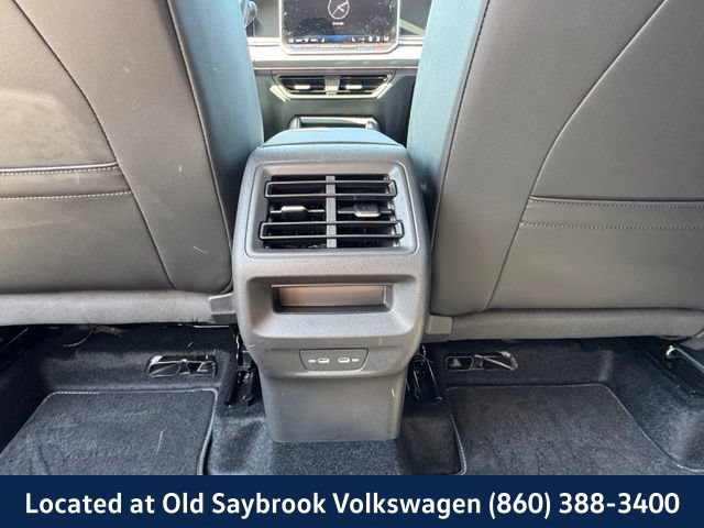 Used 2025 Volkswagen Tiguan SE AWD/4WD image 12